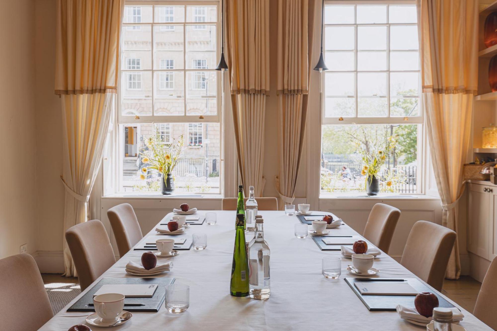 นัมเบอร์ 15 เกรต พัลต์นีย์ Hotel บาธ ภายนอก รูปภาพ The boardroom at the hotel