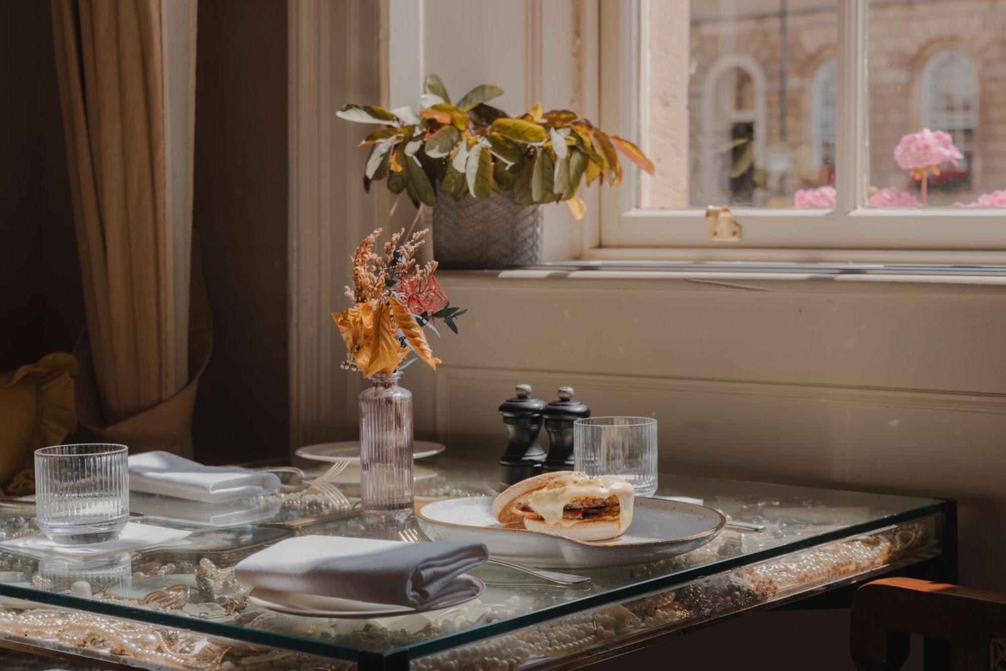 นัมเบอร์ 15 เกรต พัลต์นีย์ Hotel บาธ ภายนอก รูปภาพ A table at the restaurant